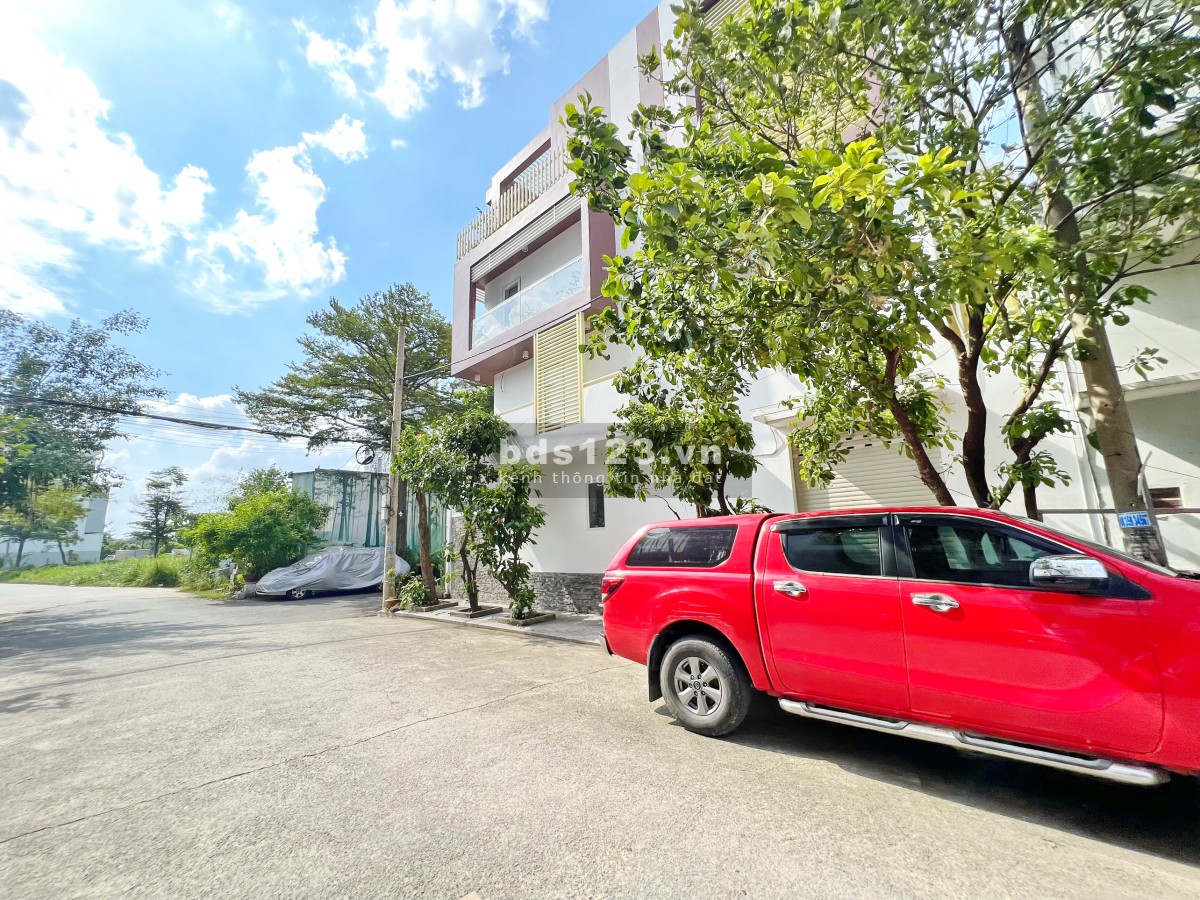 Chính chủ bán gấp nhà phố đẹp 2 lâu sân thượng KDC Tân Phong cạnh Kim Sơn, Q7