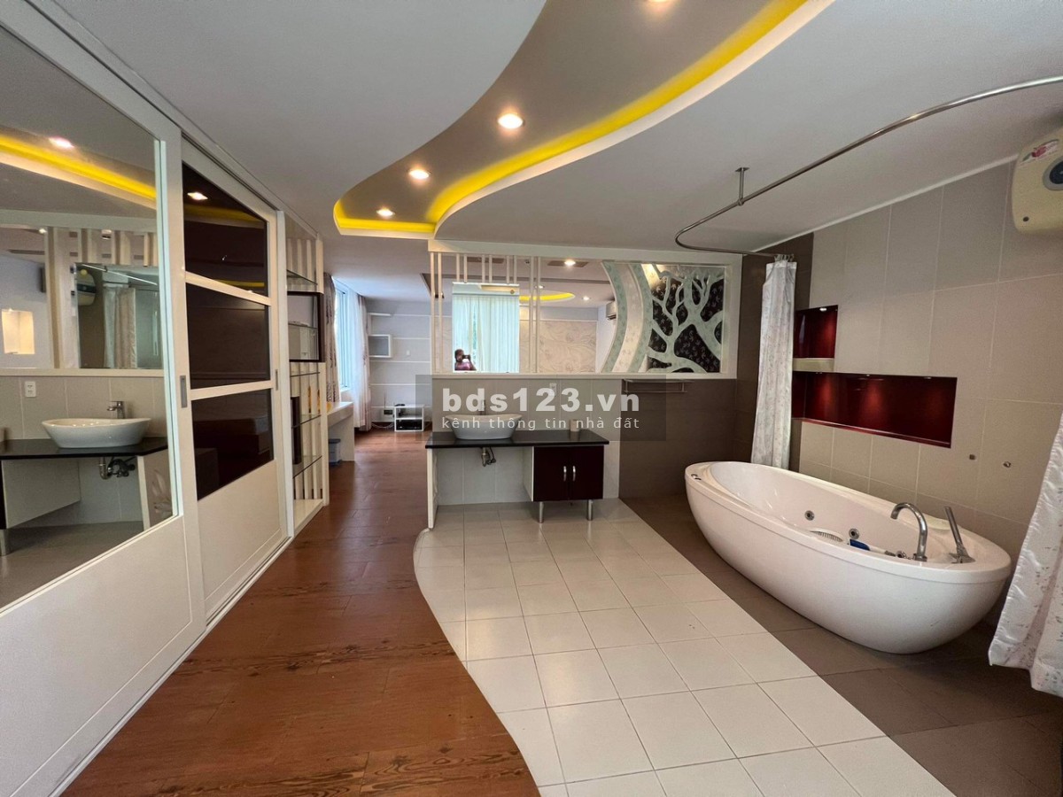 Cho thuê biệt thự góc 2 mặt tiền Quận 7 siêu đẹp với 5PN + 5WC Và Full nội thất Giá Thuê Chỉ 50tr/th