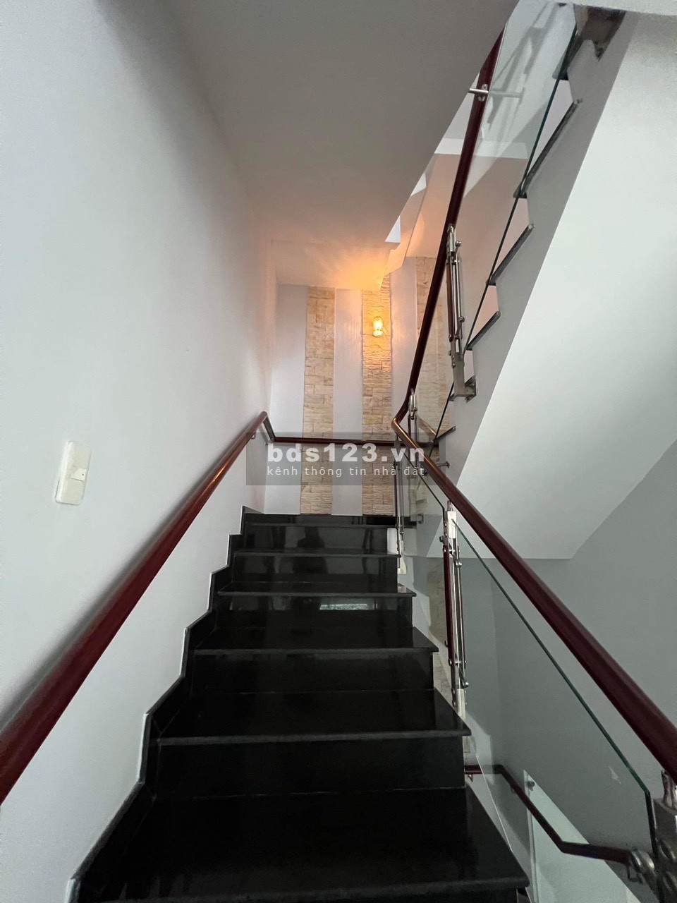 Cho thuê biệt thự góc 2 mặt tiền Quận 7 siêu đẹp với 5PN + 5WC Và Full nội thất Giá Thuê Chỉ 50tr/th