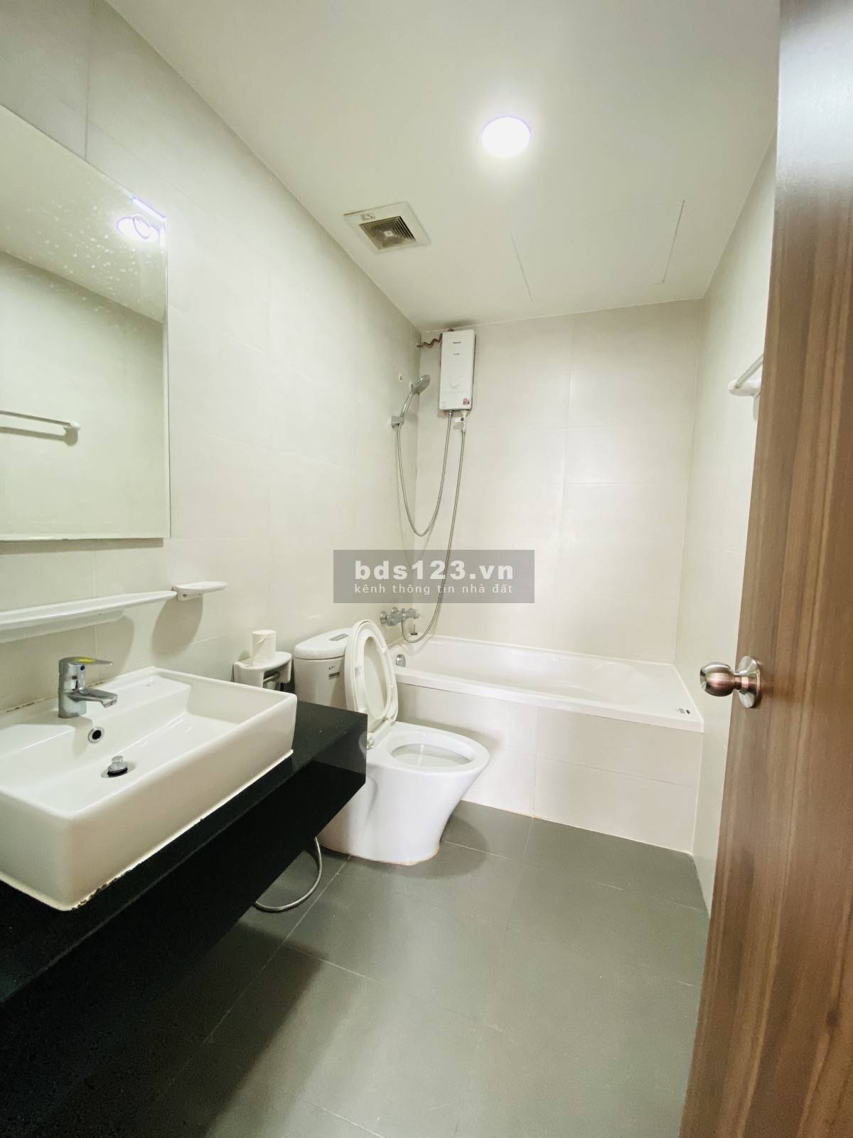 Cho thuê căn hộ full nội thất 3PN sân vườn rộng rãi thoáng mát, xách vali vào ở ngay