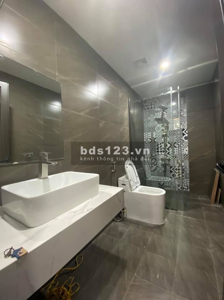 Chủ cần bán gấp nhà Hoàng Mai 63m2, 4 tầng, kinh doanh sầm uất, chỉ nhỉnh 7,85 tỷ