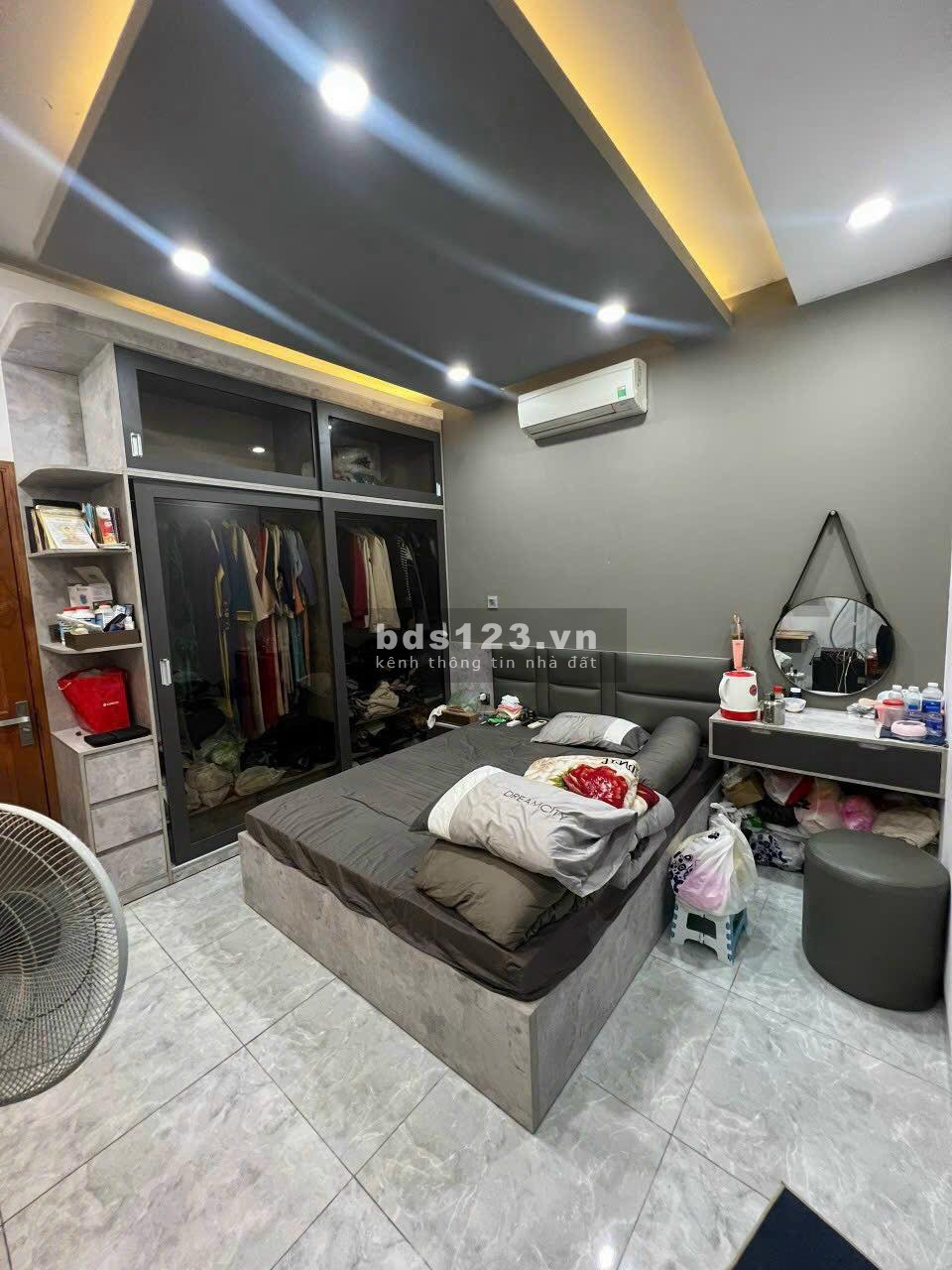 Bình tân, Vip Lê Văn Quới, hẻm nhựa thông, nhà 5 tầng, giá rẻ