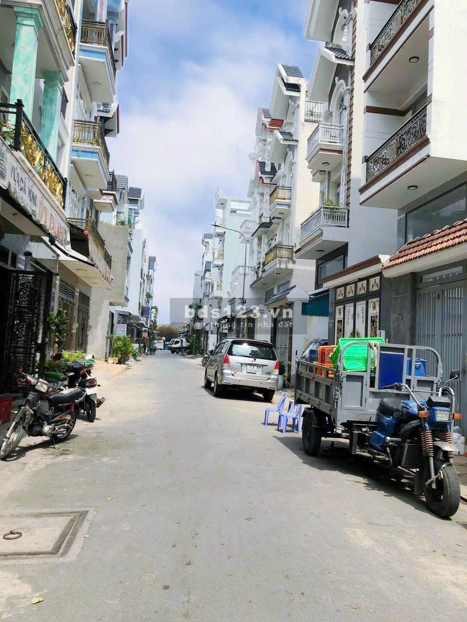 Nhà đẹp đường xe tải 7M, ngã 4 xã Bình Tân, Hương Lộ 2, DT 5.1x11m nhỉnh 5 tỷ