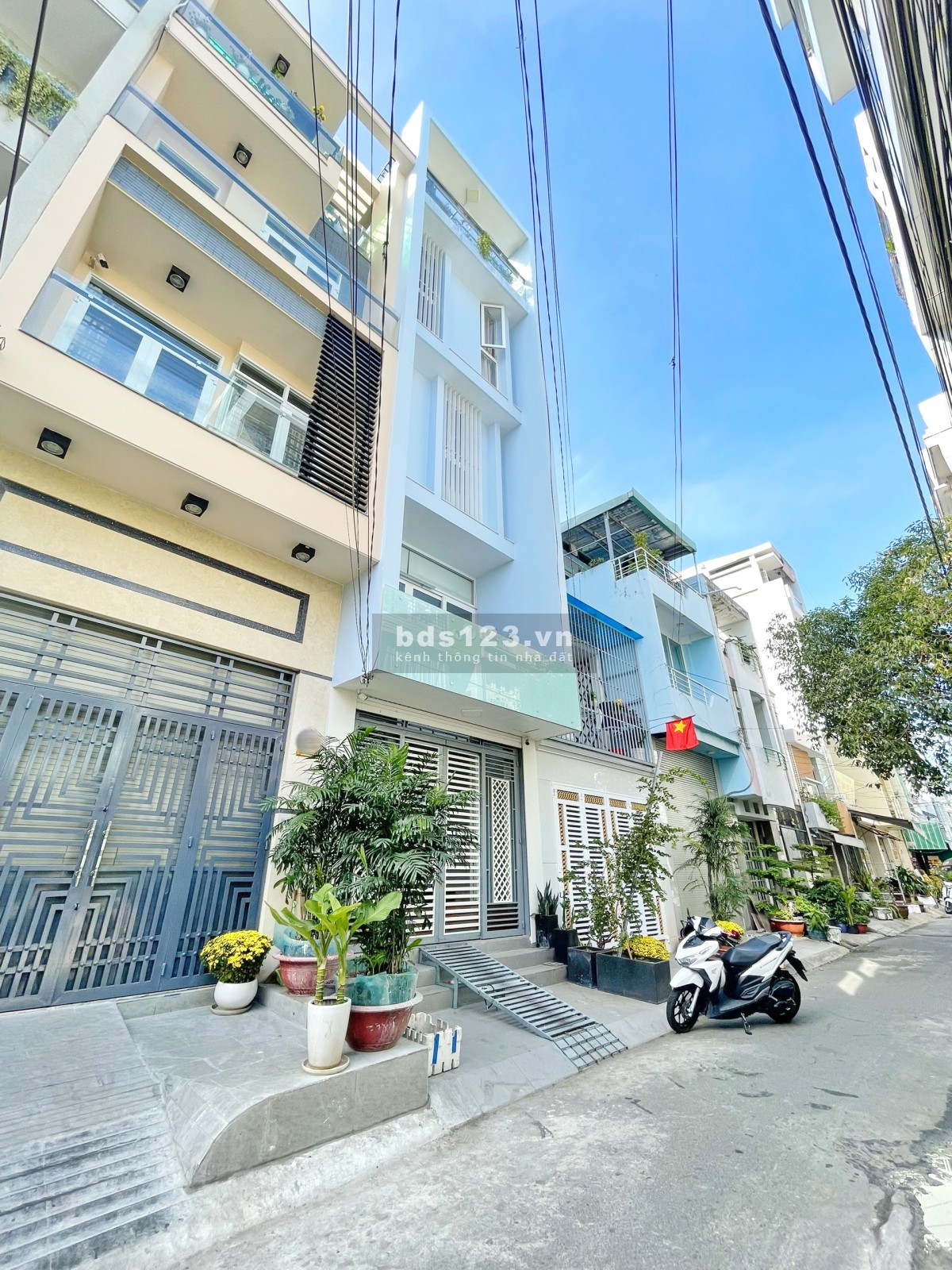 Bán gấp nhà 3 lầu sân thượng mặt tiền Đường Số chợ Tân Mỹ, Q7