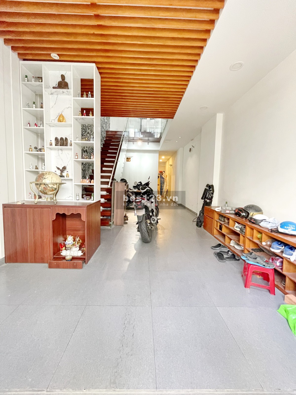 Bán gấp nhà 3 lầu sân thượng mặt tiền Đường Số chợ Tân Mỹ, Q7