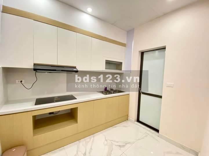 Bán nhà phố Hoàng Ngân DT 50m2 x 5T, giá 6.9 tỷ