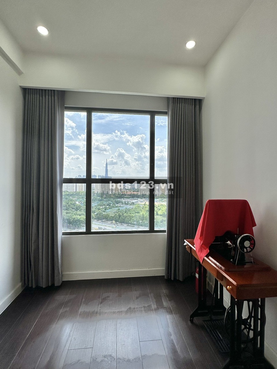 Chính chủ gửi bán căn hộ 3PN - 80m2 - chung cư The Sun Avenue Quận 2