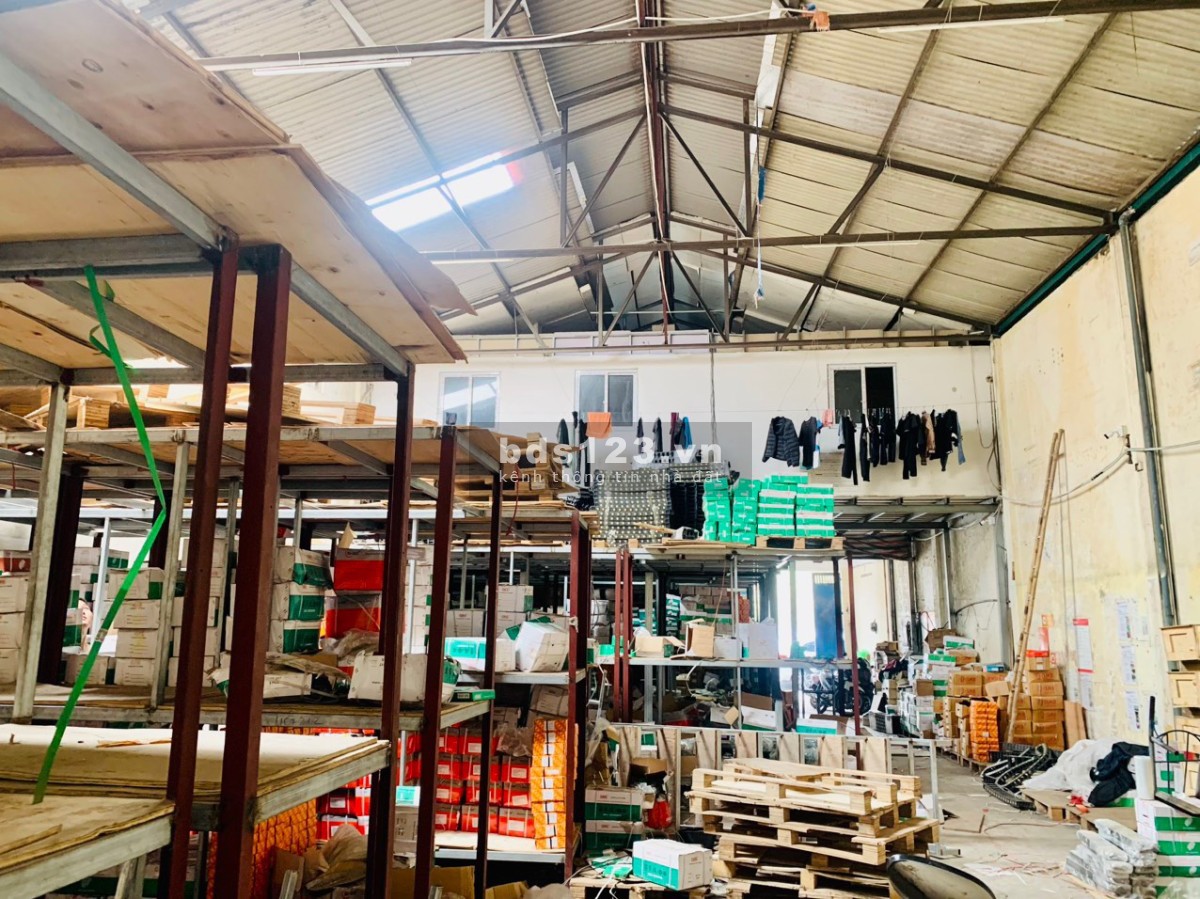 Cho thuê kho, xưởng DTSD 400m2 ngay chân cầu Vĩnh Tuy, Mặt Đường Nguyễn Khoái