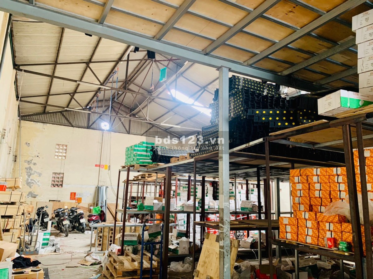 Cho thuê kho, xưởng DTSD 400m2 ngay chân cầu Vĩnh Tuy, Mặt Đường Nguyễn Khoái