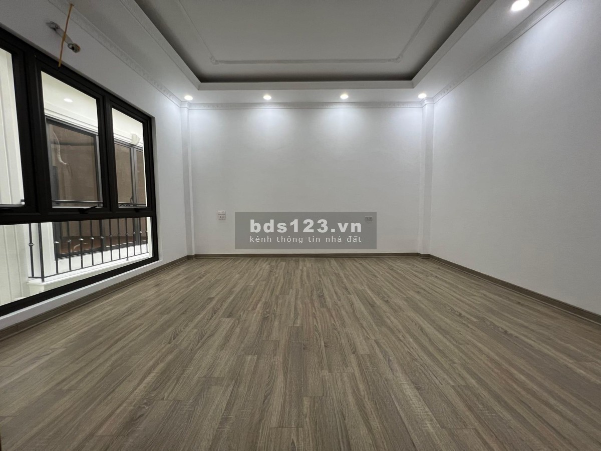Nhà 5 tầng * 51m2 sổ đỏ, 6 phòng ngủ, thang máy, trung tâm Hoàng Mai