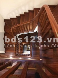 Chính chủ cho thuê nhà văn phòng phố Đội Cấn, ô tô đỗ cửa, sân để xe máy, DT 80m2 x 4 tầng, giá 45tr