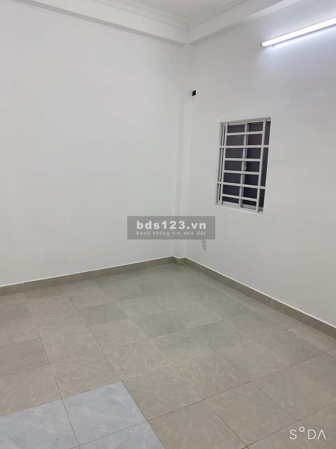 Bán gấp nhà MT - Tiện KD - Xe hơi đậu cửa - KV Lê Quang Định - Thích Bưu Đăng - 29M² - Nhỉnh 2 tỷ