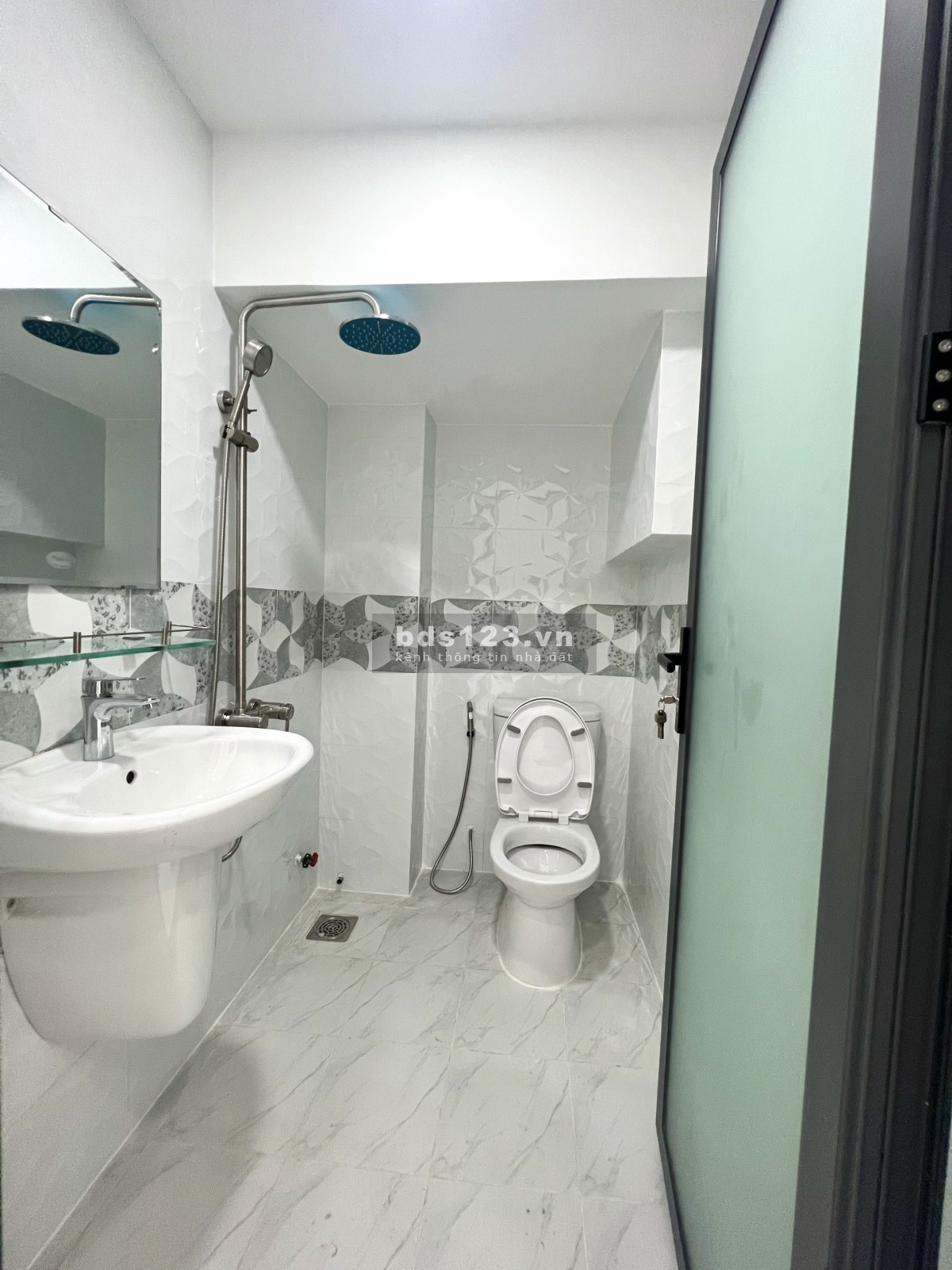 Cần bán Nhà mới ra lò, 1 trệt 2 lầu 4x13m2 4PN - 3WC, sổ hồng hoàn công, giá chỉ 4 tỷ 8 thương lượng