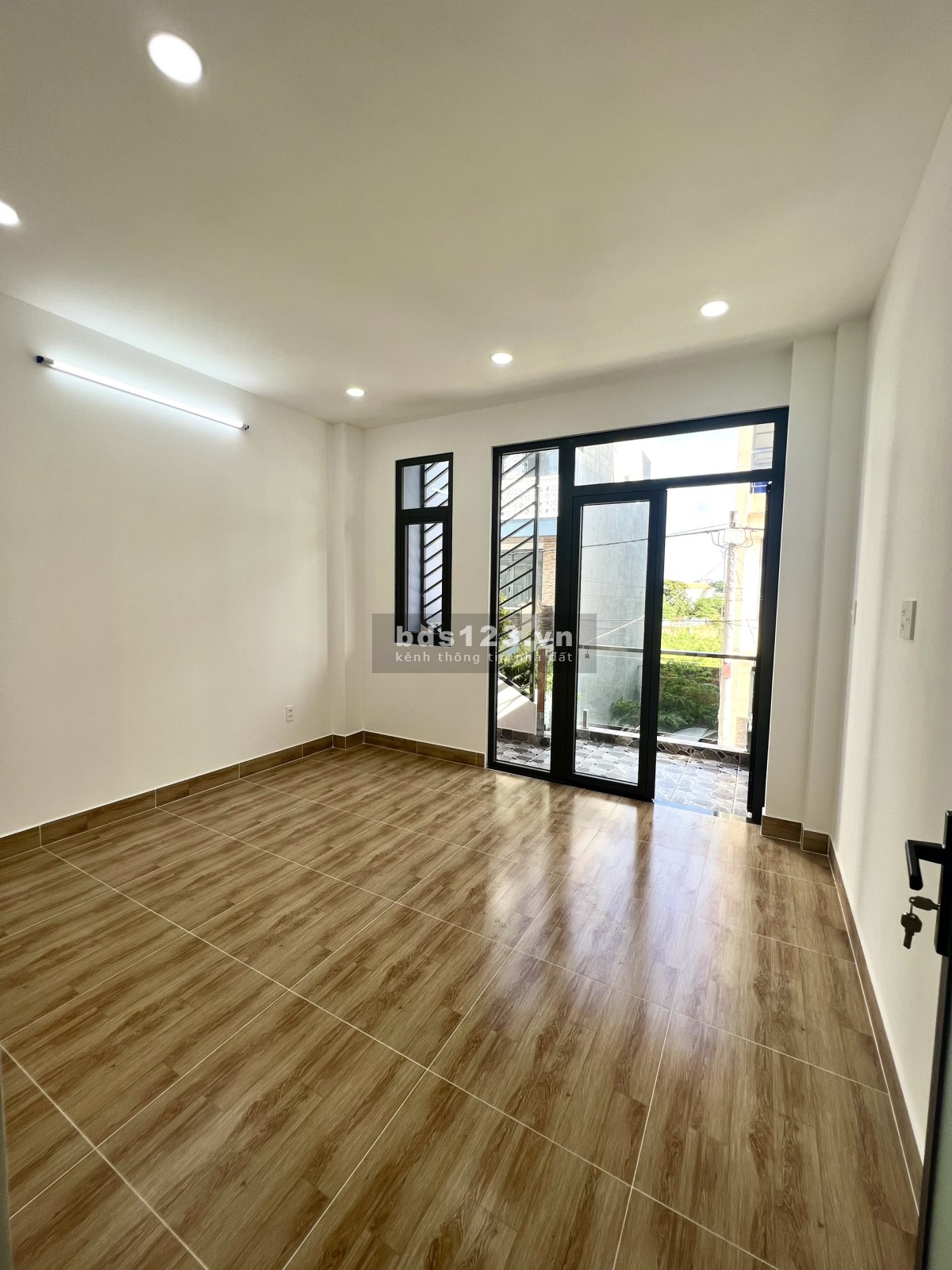 Cần bán Nhà mới ra lò, 1 trệt 2 lầu 4x13m2 4PN - 3WC, sổ hồng hoàn công, giá chỉ 4 tỷ 8 thương lượng