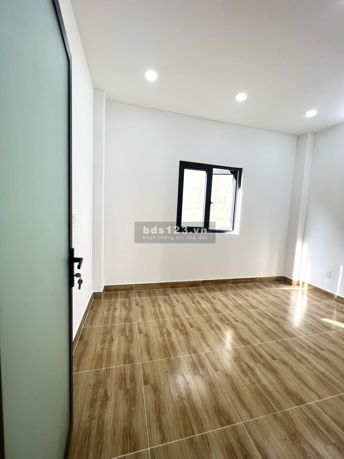 Cần bán Nhà mới ra lò, 1 trệt 2 lầu 4x13m2 4PN - 3WC, sổ hồng hoàn công, giá chỉ 4 tỷ 8 thương lượng