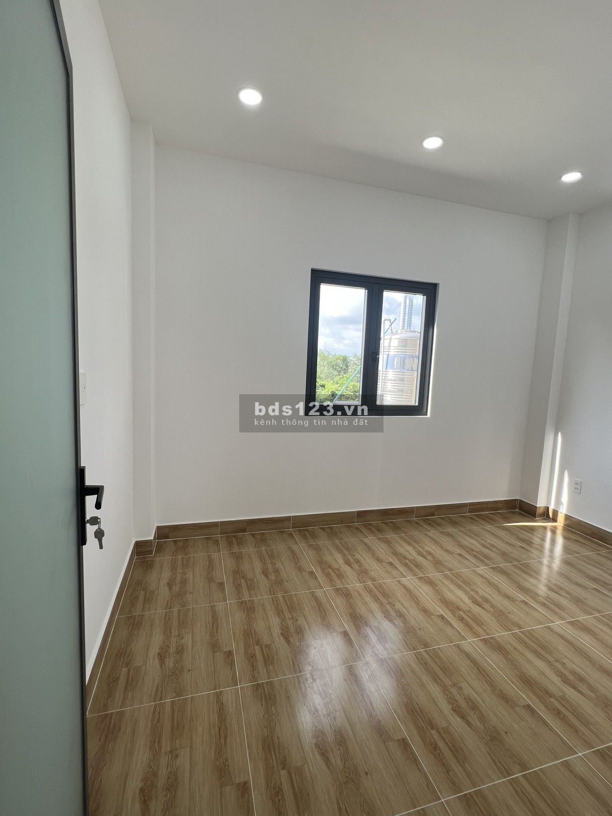 Cần bán Nhà mới ra lò, 1 trệt 2 lầu 4x13m2 4PN - 3WC, sổ hồng hoàn công, giá chỉ 4 tỷ 8 thương lượng
