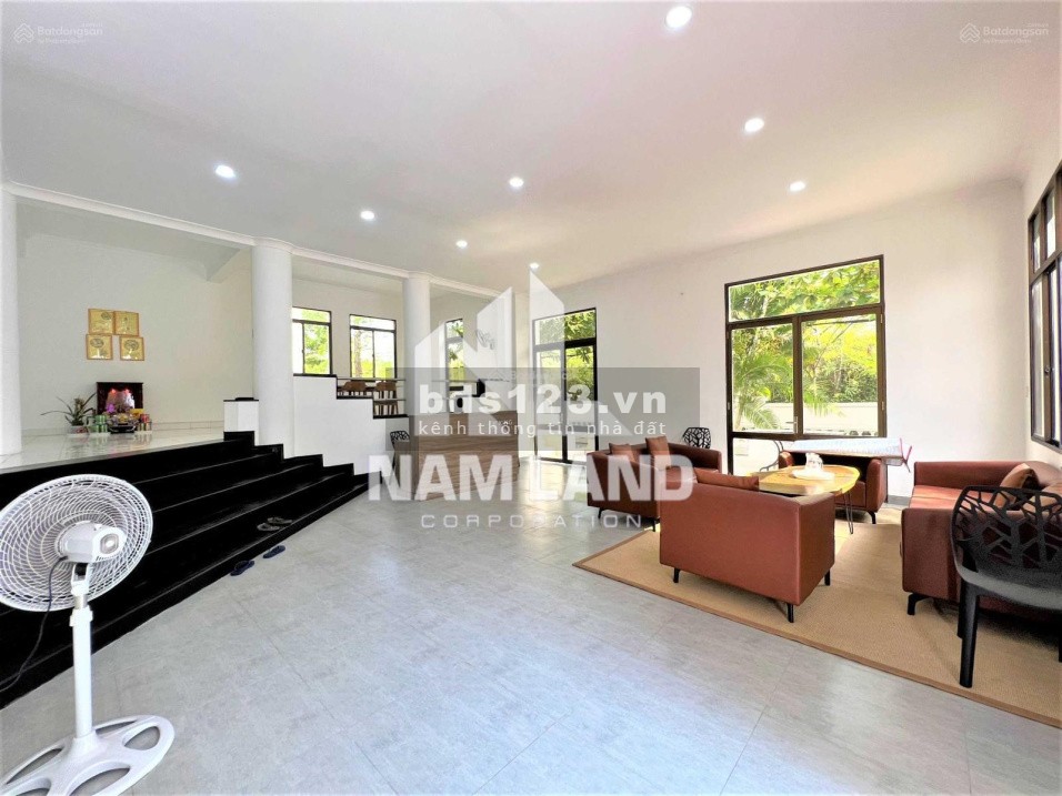 Cho thuê VILLA khu VIP Q2. DT: 800m2. Giá rẻ: 65 triệu