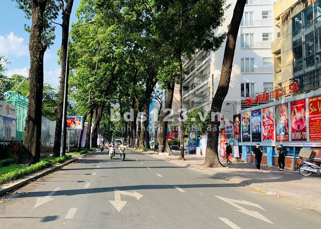 Cần chuyển nhượng căn nhà tại MT đường Cao Thắng, Phường 3, Quận 3 DT 10.5x33m, giá 99 tỷ
