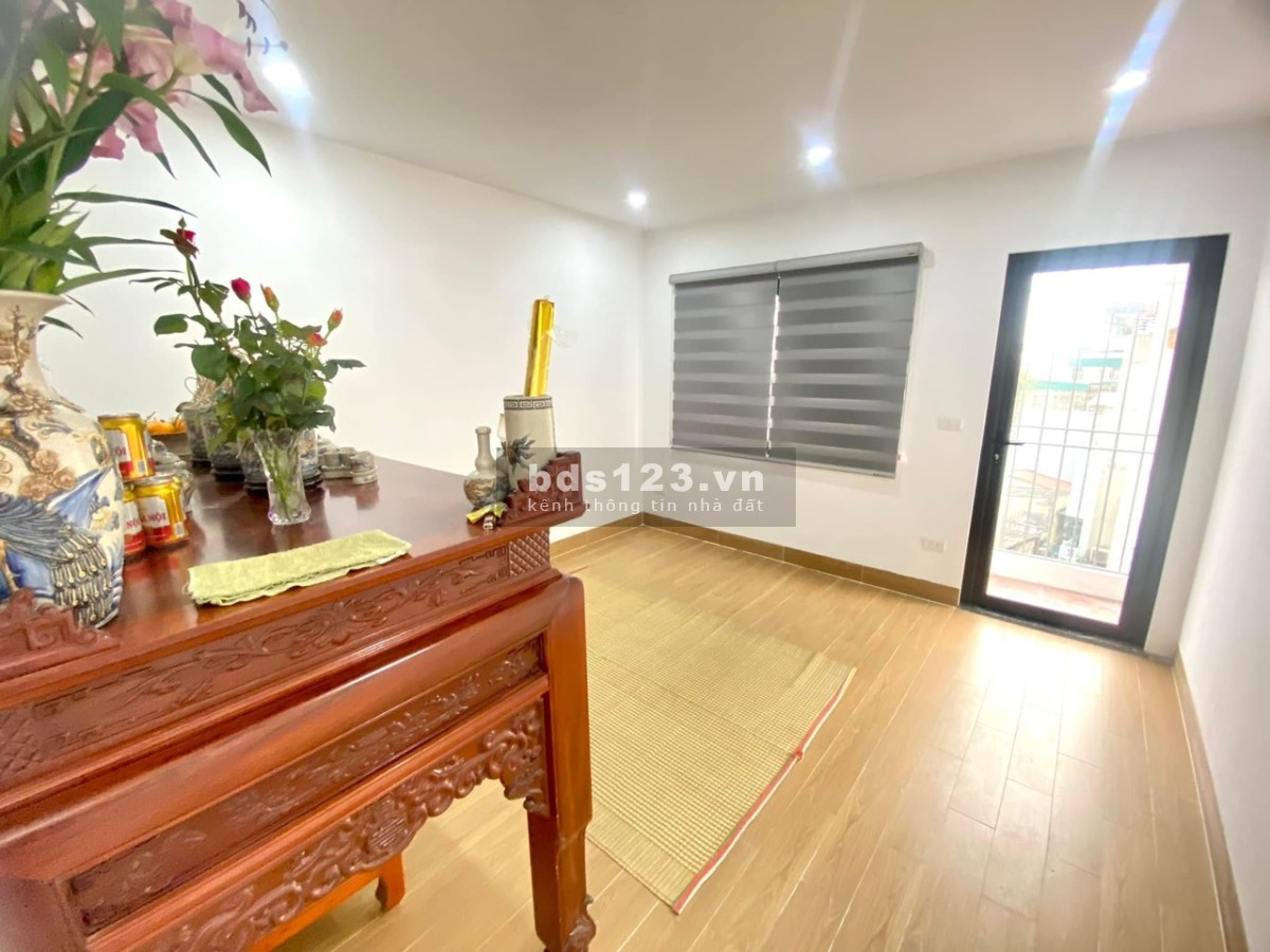 Kinh doanh - Ngõ thông - Ô tô đỗ cửa dân xây năm 2021 - Tiện ích nhiều - Gần phố