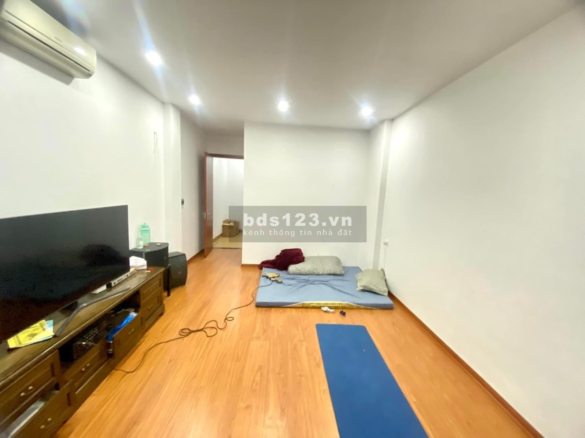Kinh doanh - Ngõ thông - Ô tô đỗ cửa dân xây năm 2021 - Tiện ích nhiều - Gần phố