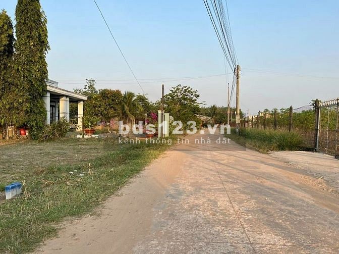 Bán lô đất 186.3m² Bầu Đồn, Tây Ninh, giá 500tr