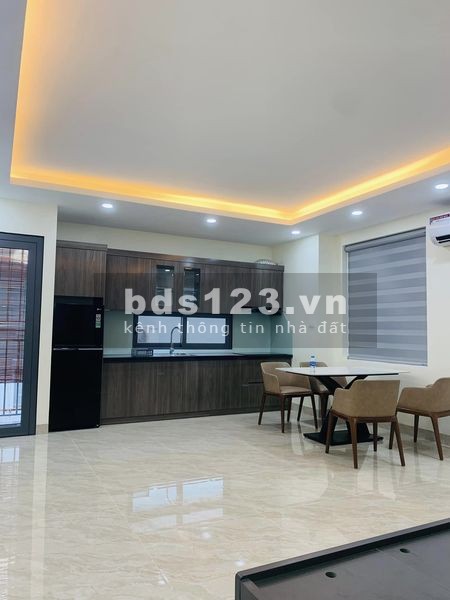 Bán nhà ngõ Nguyên Hồng, 5 tầng, 42M2, giá 6,2 tỷ