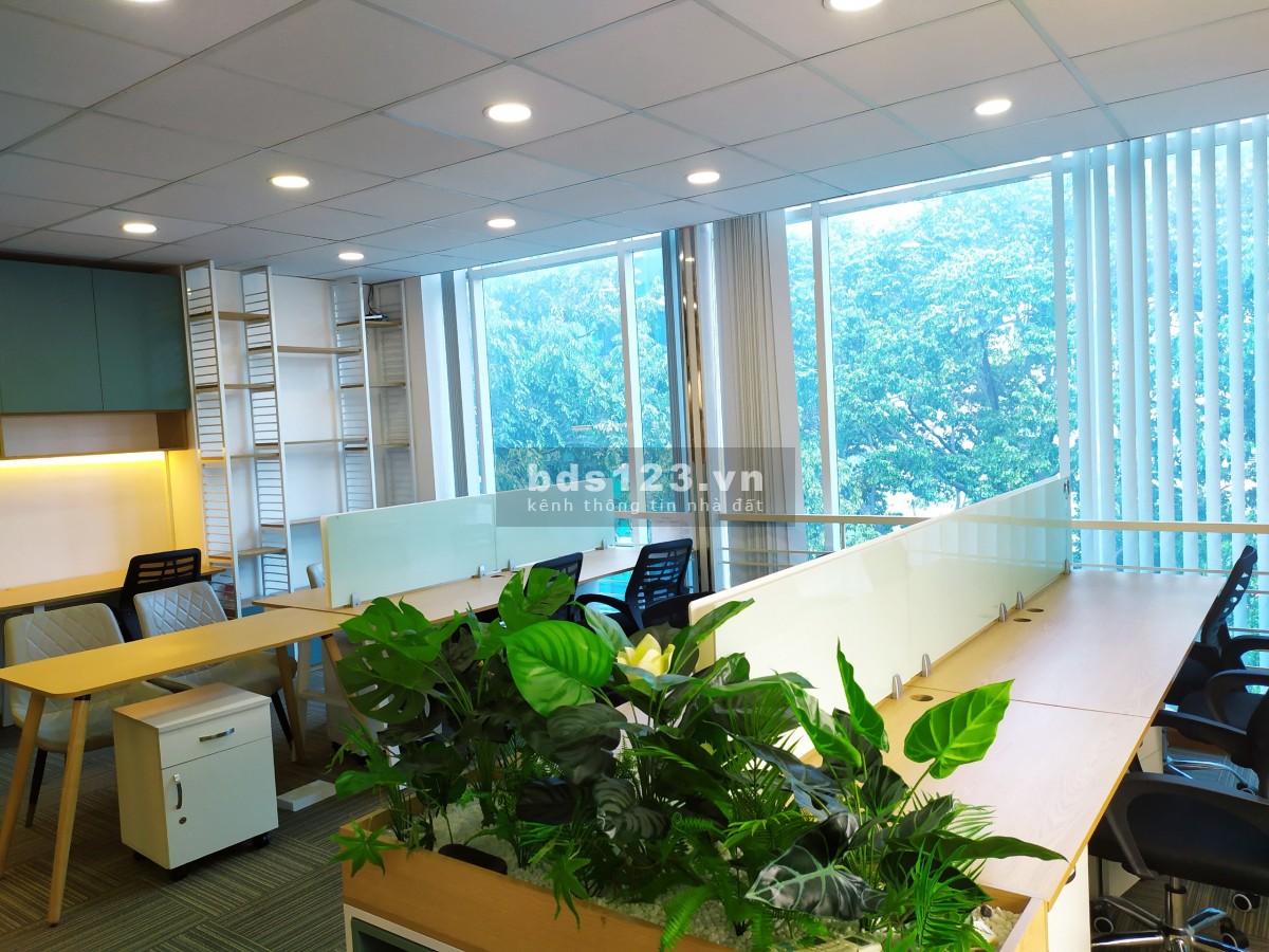 Cho thuê văn phòng full nội thất view kính đường Võ Văn Tần, Quận 3 (như hình)