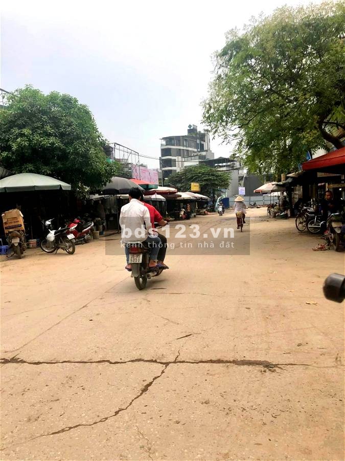 Gia đình có căn nhà 30m tại Chợ Nhật Tân cần bán 30m2 x 3T giá 2.5 tỷ