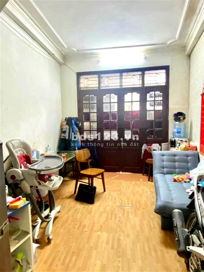 Gia đình có căn nhà 30m tại Chợ Nhật Tân cần bán 30m2 x 3T giá 2.5 tỷ