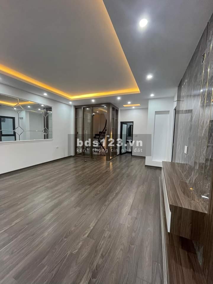 Bán nhà Quan Nhân, ngõ ô tô, lô góc, diện tích 41m2, 6 tầng, mặt tiền 4m, giá 7,8 tỷ.