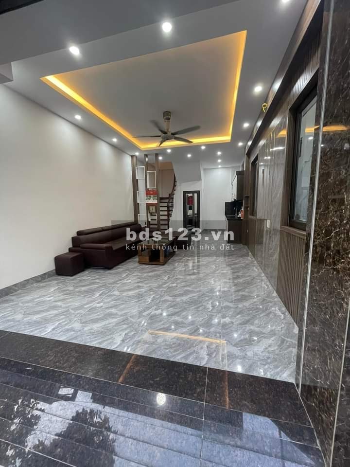 Bán nhà Quan Nhân, ngõ ô tô, lô góc, diện tích 41m2, 6 tầng, mặt tiền 4m, giá 7,8 tỷ.