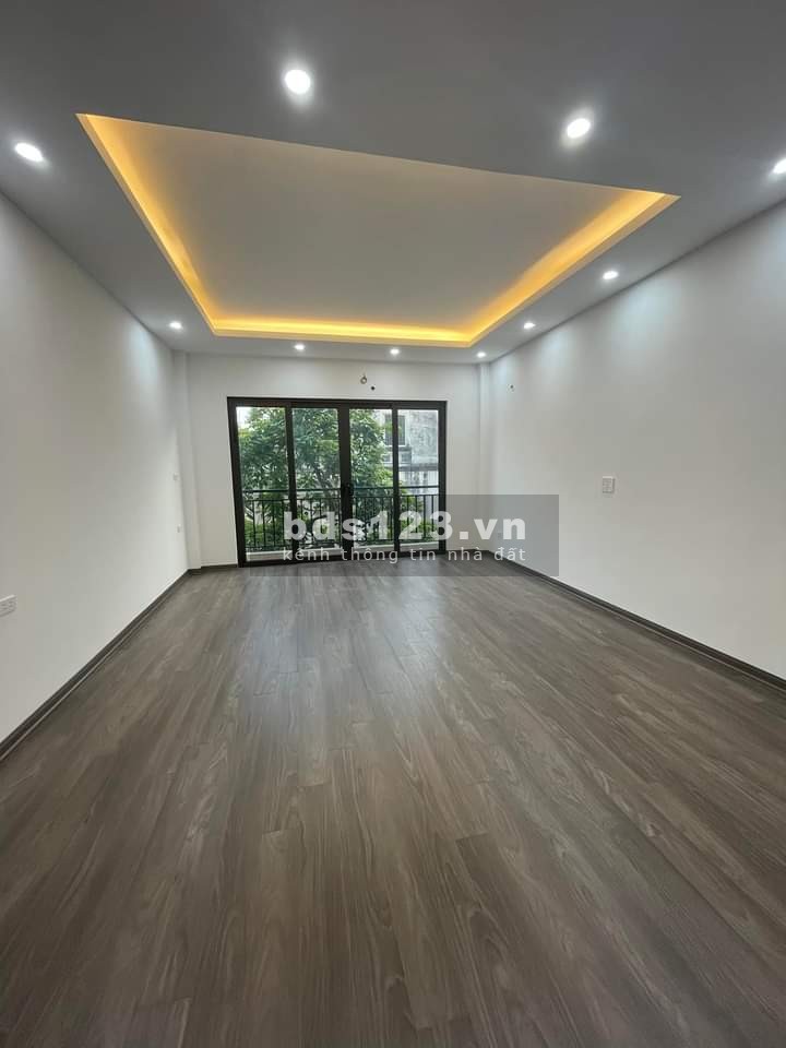 Bán nhà Quan Nhân, ngõ ô tô, lô góc, diện tích 41m2, 6 tầng, mặt tiền 4m, giá 7,8 tỷ.