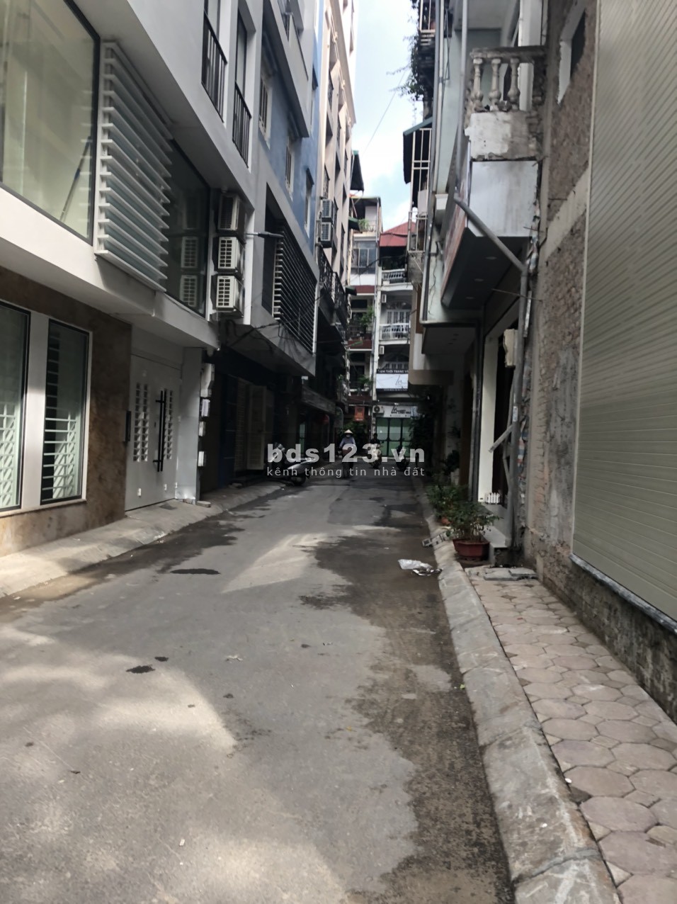 Bán nhà ngõ Nguyên Hồng, 5 tầng, 42M2, giá 6,2 tỷ