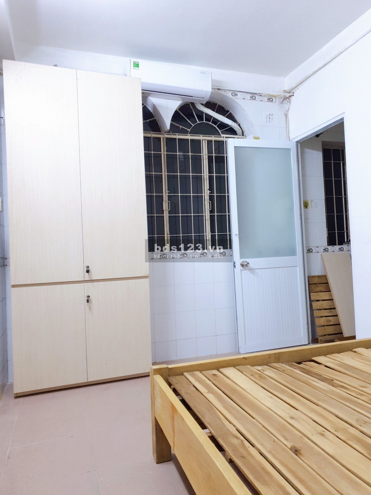 Phòng tầng trệt 3tr3 full nội thất tolet ngoài gần chợ Hòa Hưng