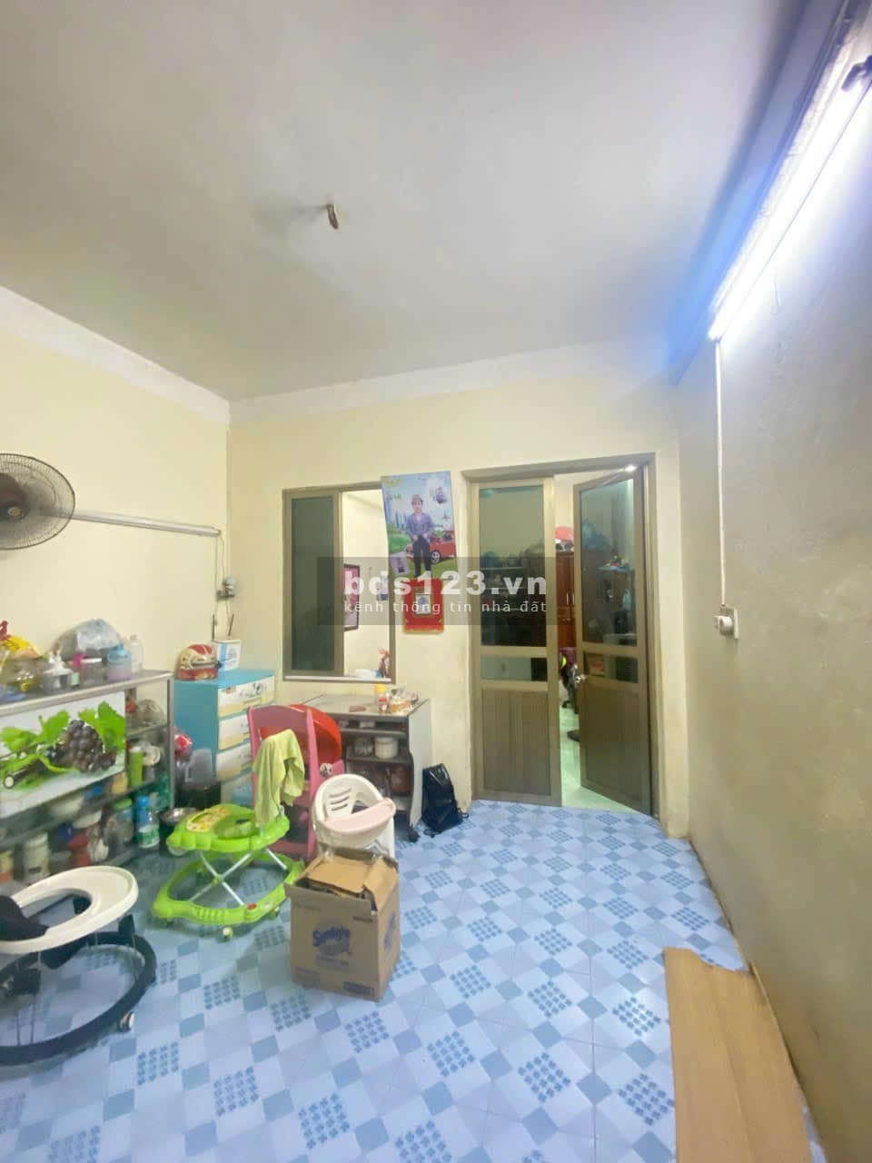 Hot, bán nhà Nhân Hòa, Thanh Xuân. Cách đường lớn 100M, DT 40M2, 4 tầng. Gía 4 tỷ
