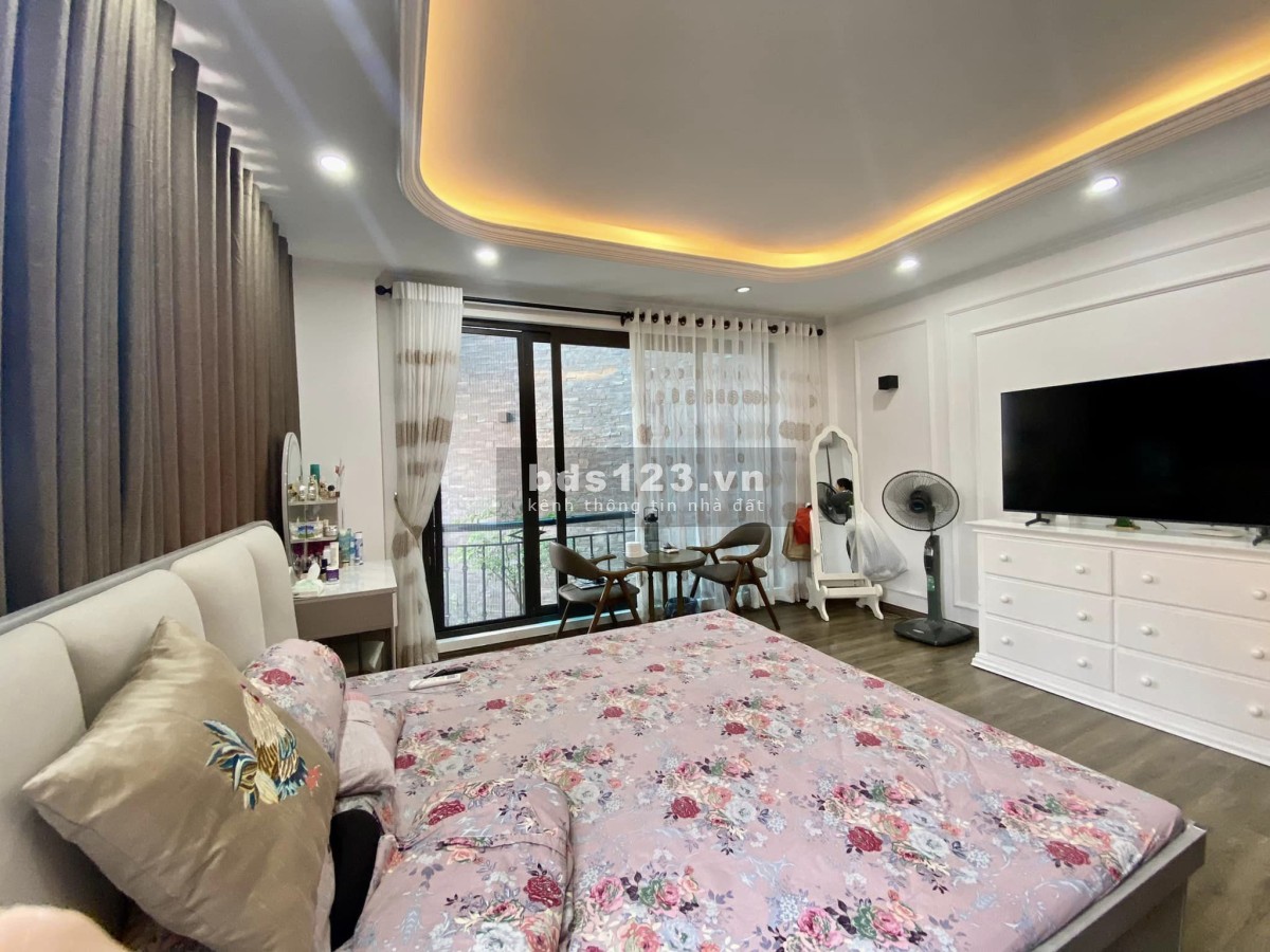 Nhà đẹp phố Hoàng Văn Thái, Khương Trung. 8 tầng Thang máy, dt 45m, mt 8m 12.5 tỷ. Gaza Ô tô, KDoanh