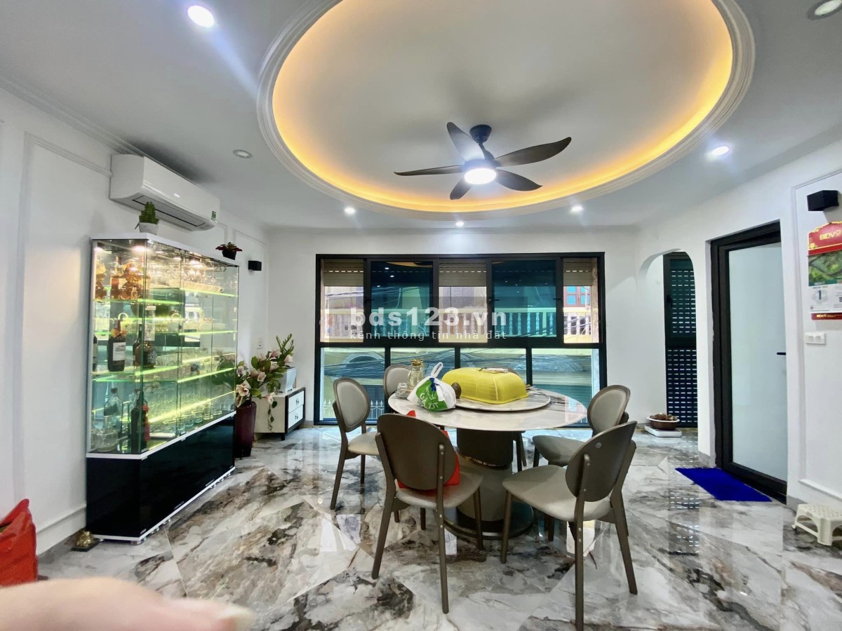 Nhà đẹp phố Hoàng Văn Thái, Khương Trung. 8 tầng Thang máy, dt 45m, mt 8m 12.5 tỷ. Gaza Ô tô, KDoanh