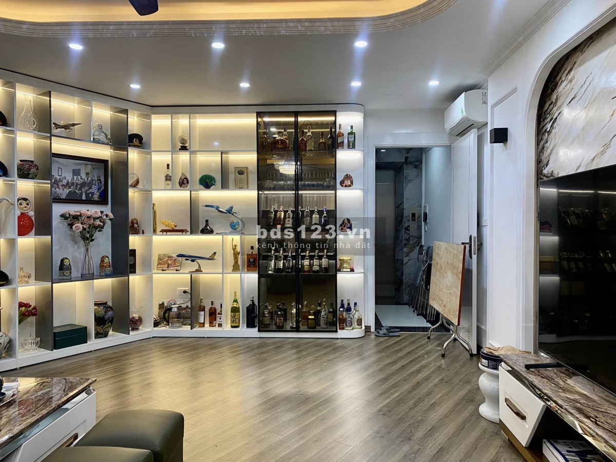 Nhà đẹp phố Hoàng Văn Thái, Khương Trung. 8 tầng Thang máy, dt 45m, mt 8m 12.5 tỷ. Gaza Ô tô, KDoanh