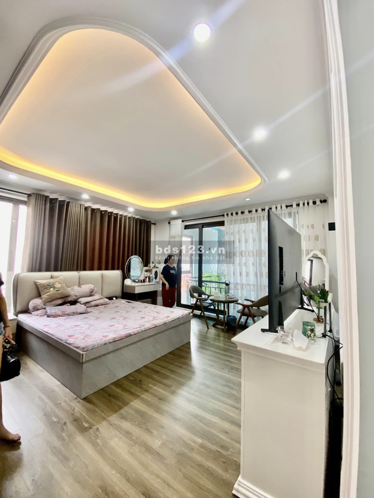 Nhà đẹp phố Hoàng Văn Thái, Khương Trung. 8 tầng Thang máy, dt 45m, mt 8m 12.5 tỷ. Gaza Ô tô, KDoanh
