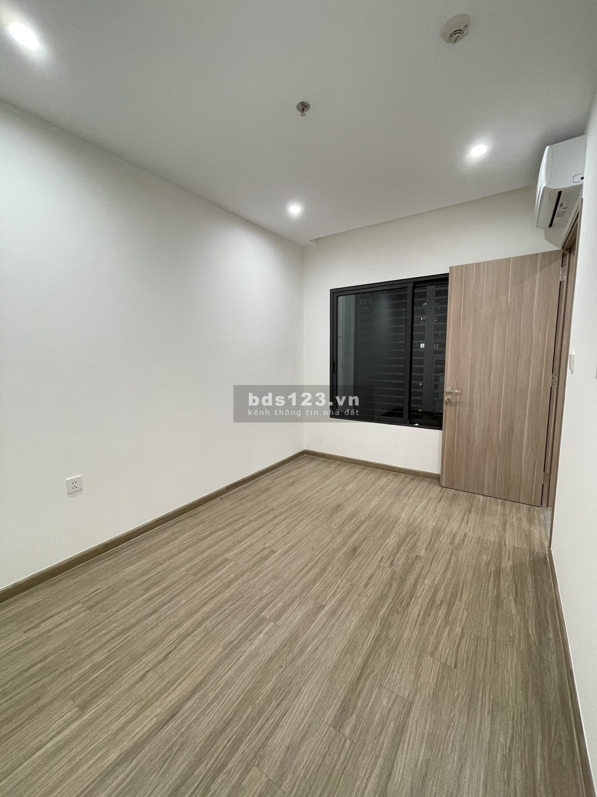 Cần bán nhanh căn 2 phòng ngủ, 65m2, 2,58 tỷ, Vinhomes Smart City, 0888516777