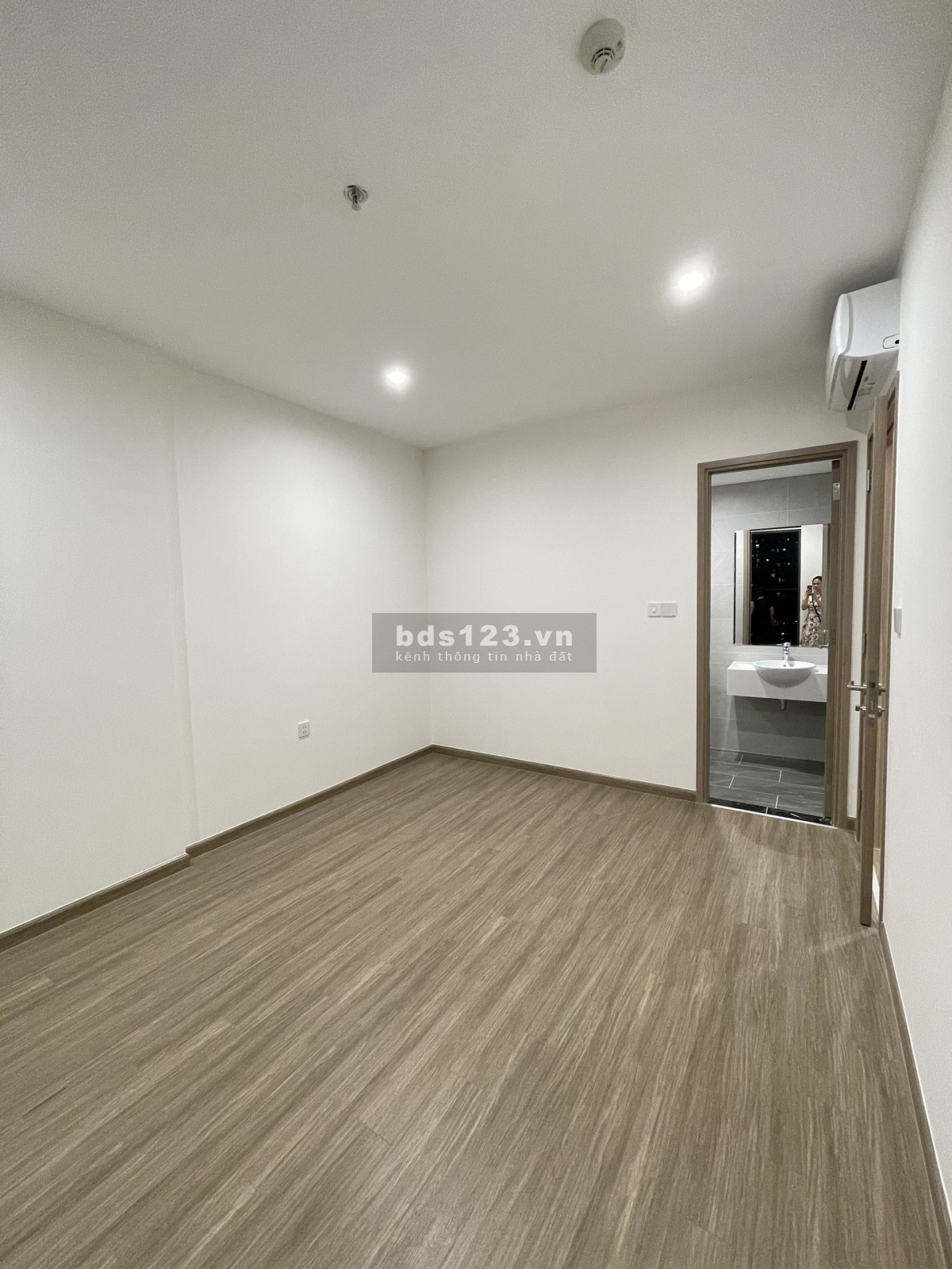 Cần bán nhanh căn 2 phòng ngủ, 65m2, 2,58 tỷ, Vinhomes Smart City, 0888516777