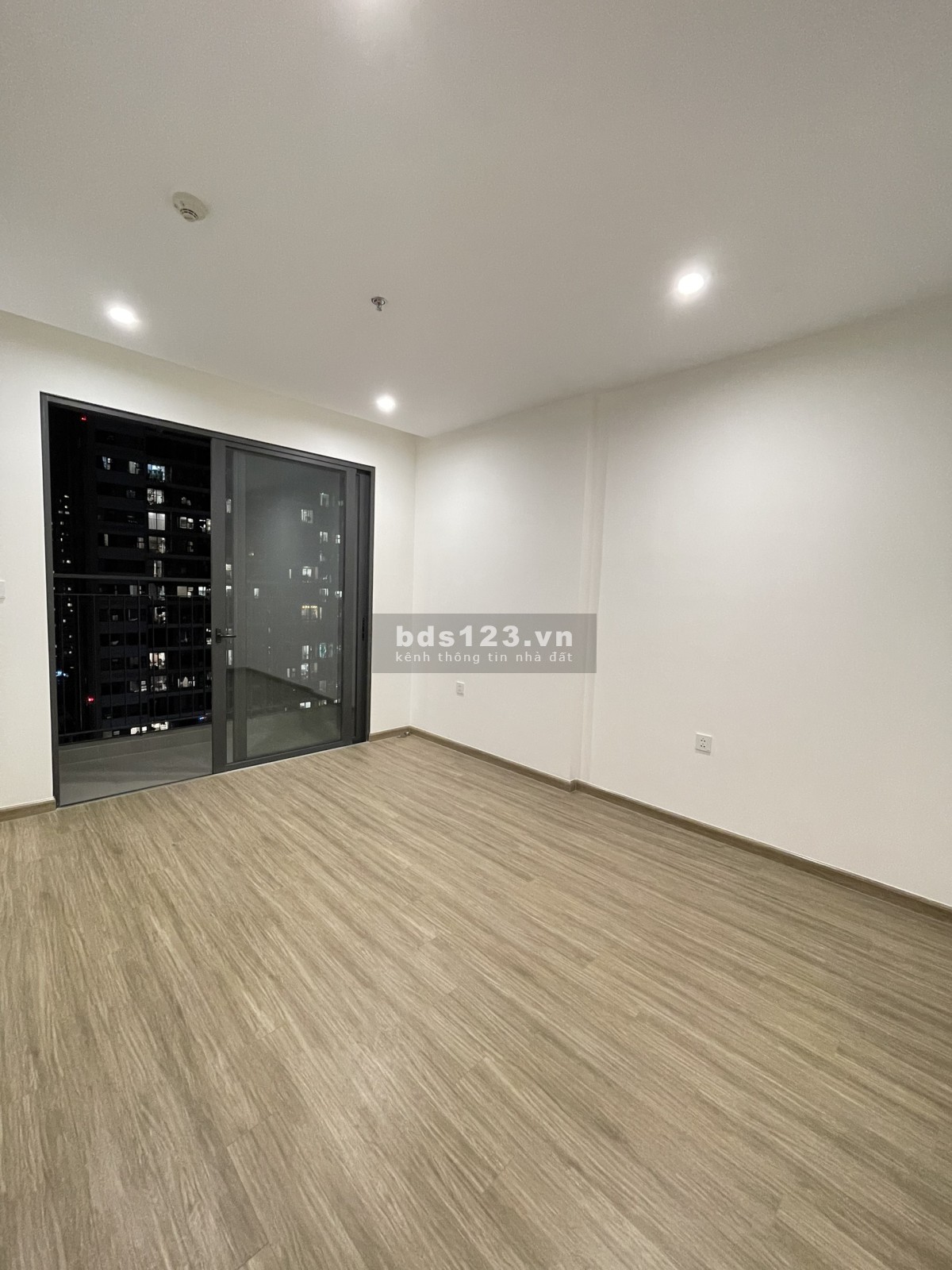 Cần bán nhanh căn 2 phòng ngủ, 65m2, 2,58 tỷ, Vinhomes Smart City, 0888516777