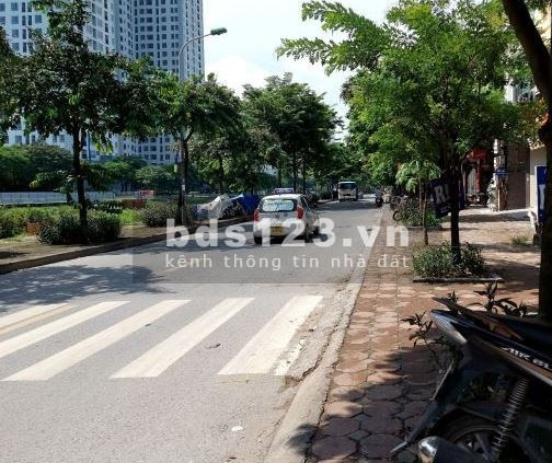 Bán nhà~DT40Mx5T Kim Giang Hoàng Mai, lô góc – ôtô đỗ cửa Linh Đàm giá 3.9 tỷ
