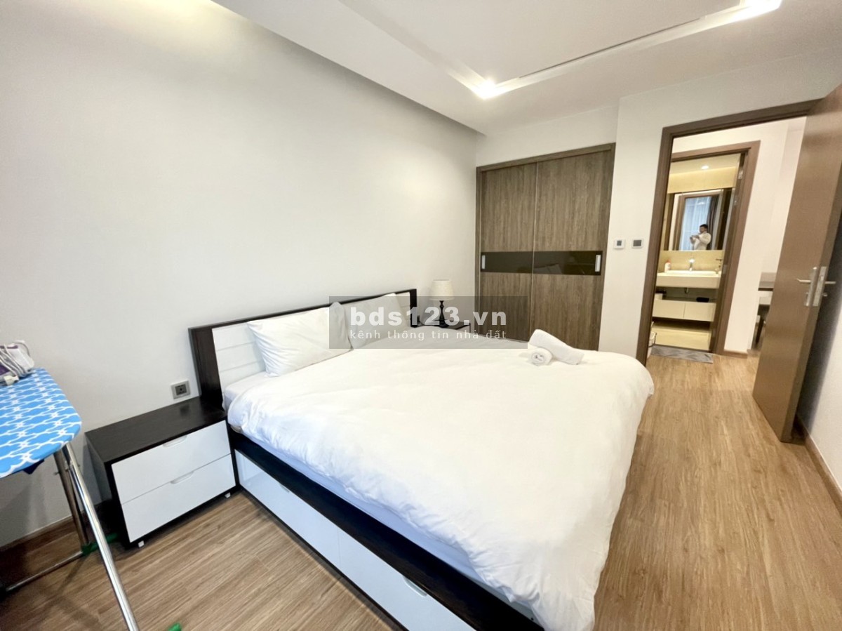 Cắt lỗ căn 2 ngủ ban công Đông Nam R6 Royal City 4 tỷ. LH: 0912 396 400 - miễn TG)