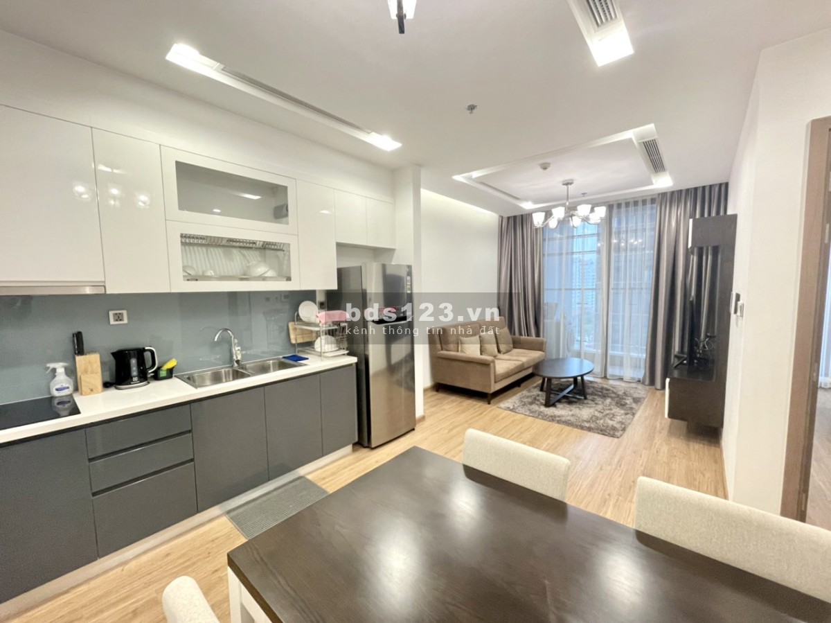 Cắt lỗ căn 2 ngủ ban công Đông Nam R6 Royal City 4 tỷ. LH: 0912 396 400 - miễn TG)