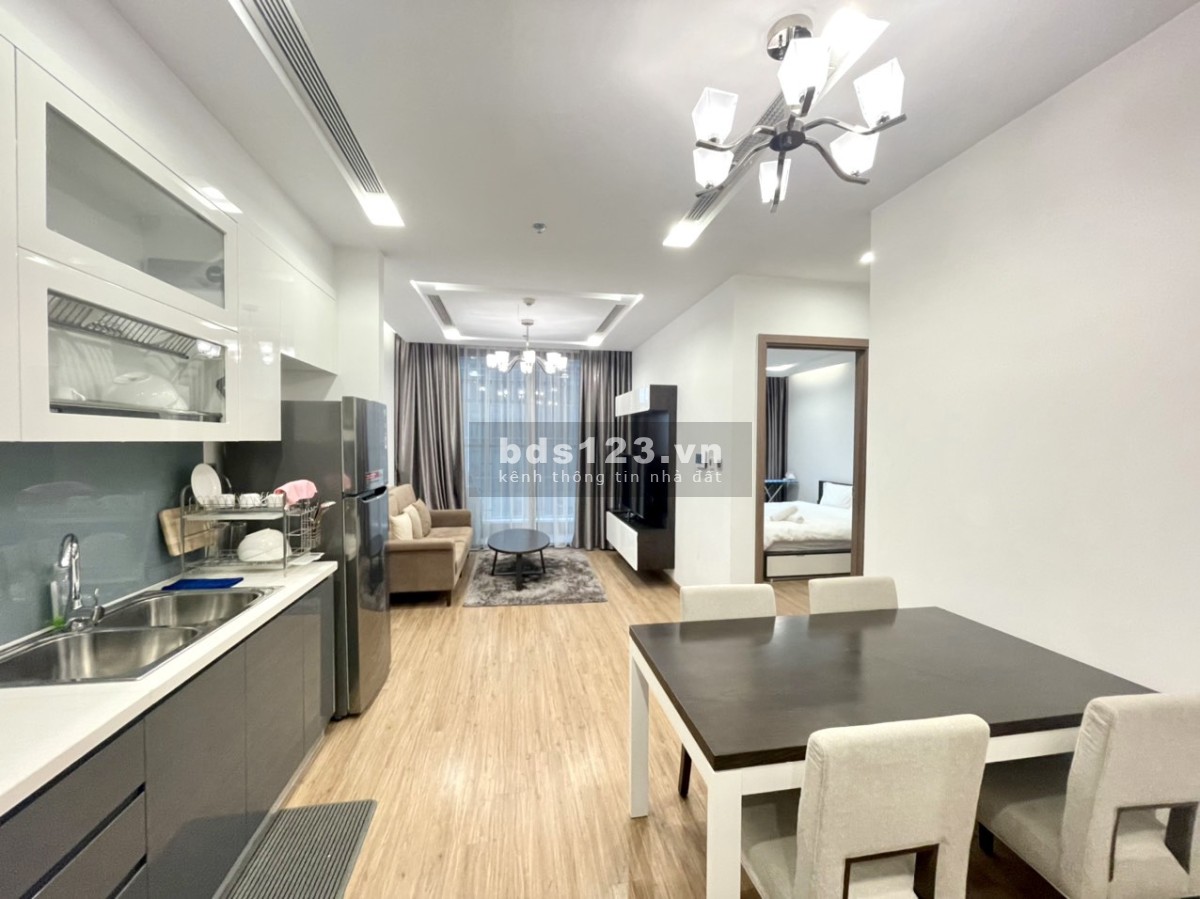 Cắt lỗ căn 2 ngủ ban công Đông Nam R6 Royal City 4 tỷ. LH: 0912 396 400 - miễn TG)