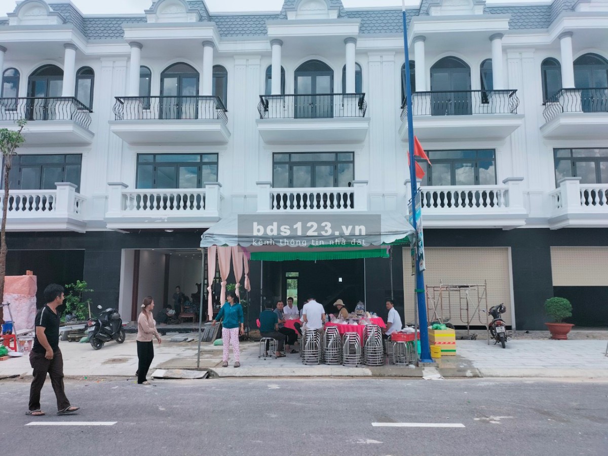 Nhà phố Thăng Long 2 ngay quốc lộ 13 giá chỉ từ 3,2 tỷ/ căn