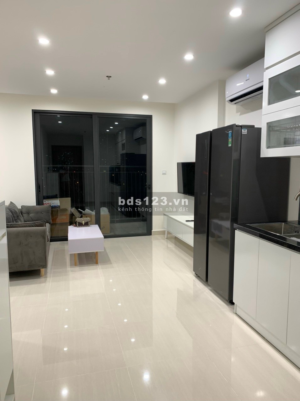 2N+1, 2WC full đồ 64m ban công Đông Nam chỉ 11.5 triêu/tháng Vinhomes Smart City