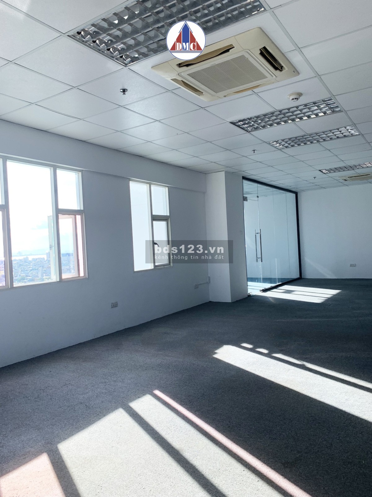 Cho thuê văn phòng 208M2 tầng 10, tòa nhà Vĩnh Trung Plaza