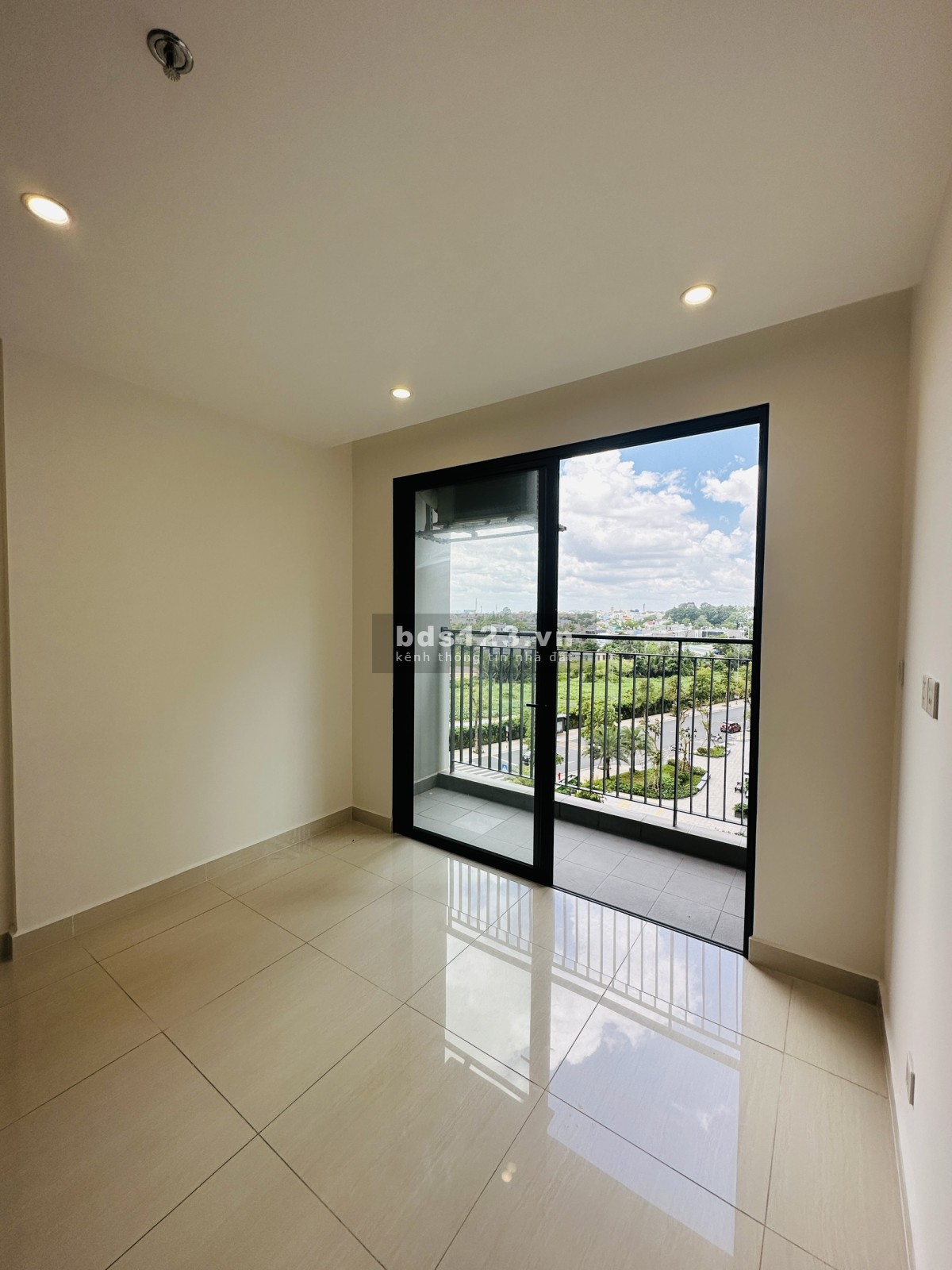 Bán căn hộ Vinhomes Grand Park phân khu Origami giá 2,250 tỷ 2PN2WC 59m2 rẻ nhất thị trường